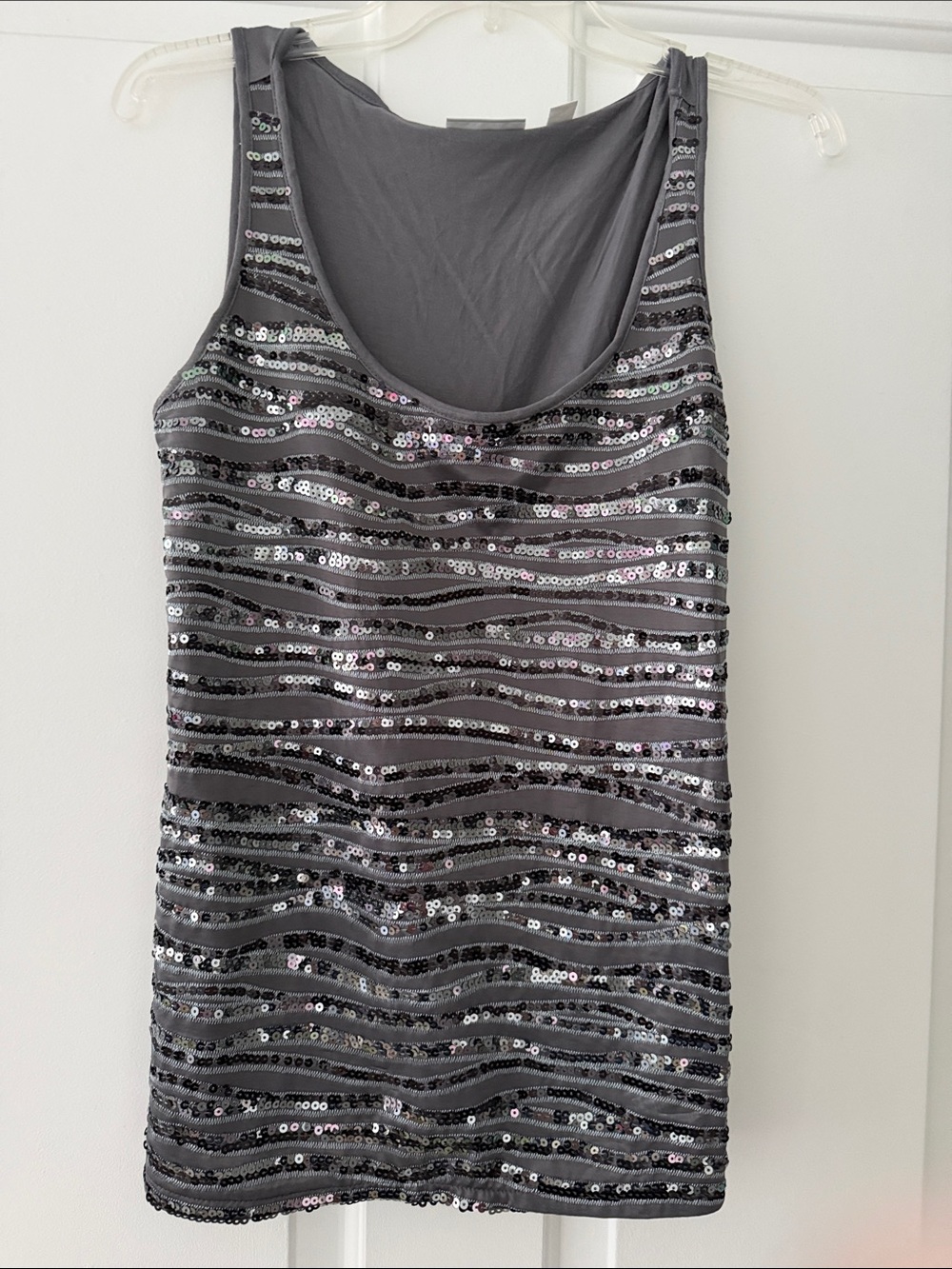 New York & Company Gray Sequin Wave Tank